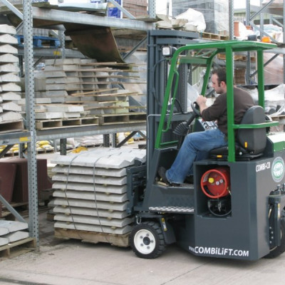 Combilift im Baustoffhandel